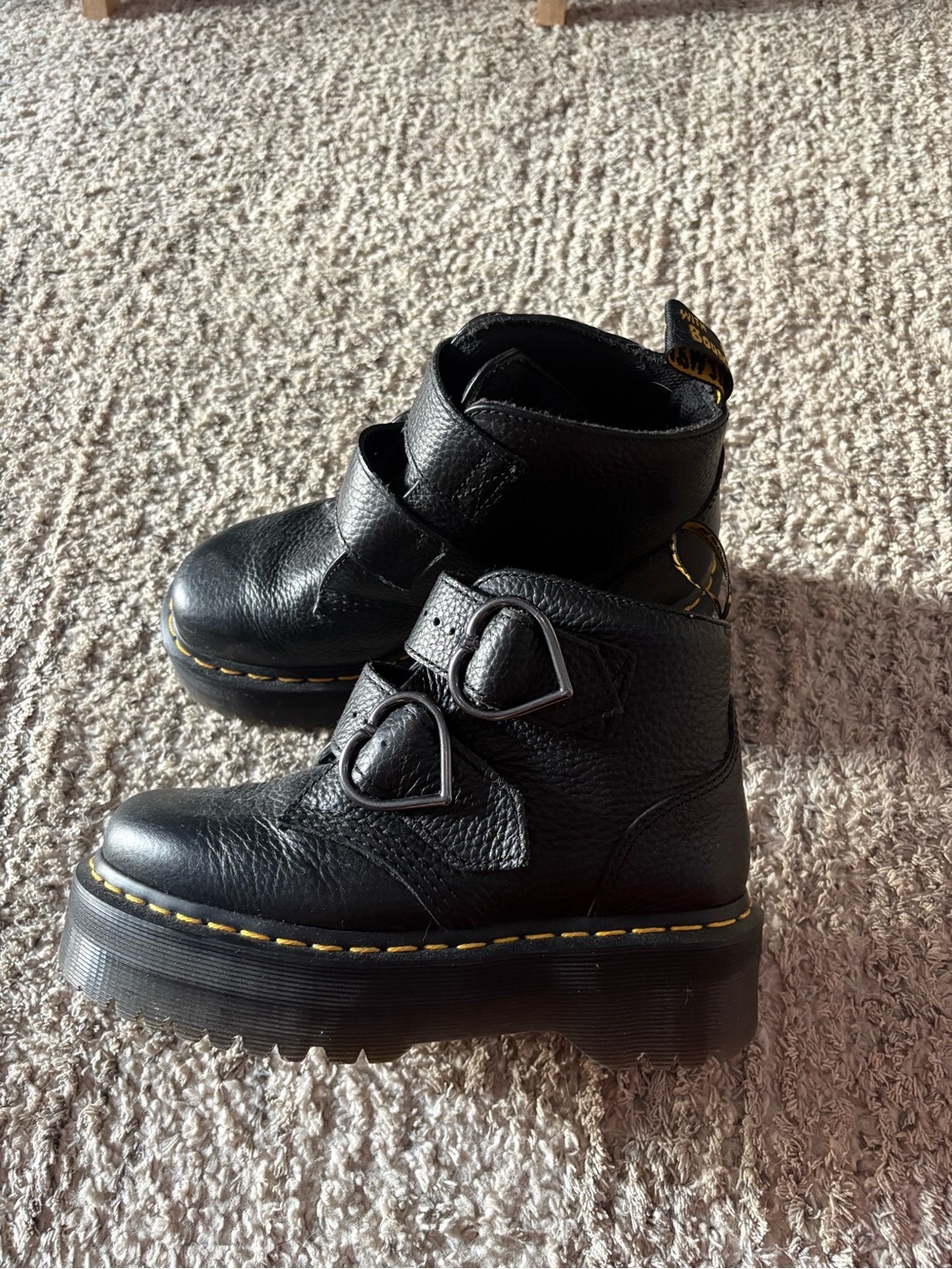 Dr. Martens Devon Heart Platform Boots Black Leather Women’s Size 6